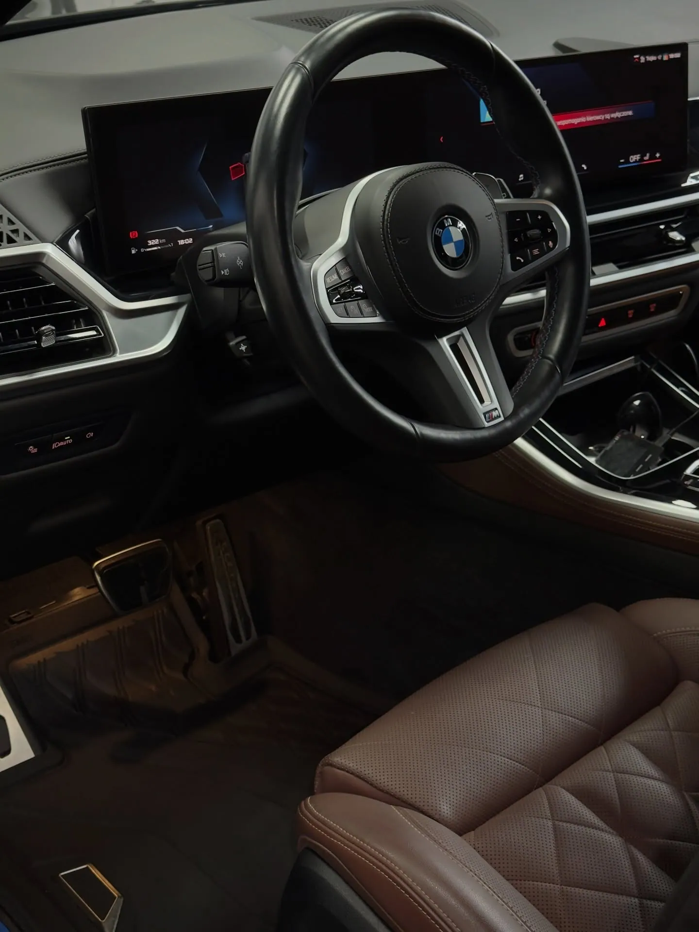 Detale wnętrza BMW, Kokpit i kierownica