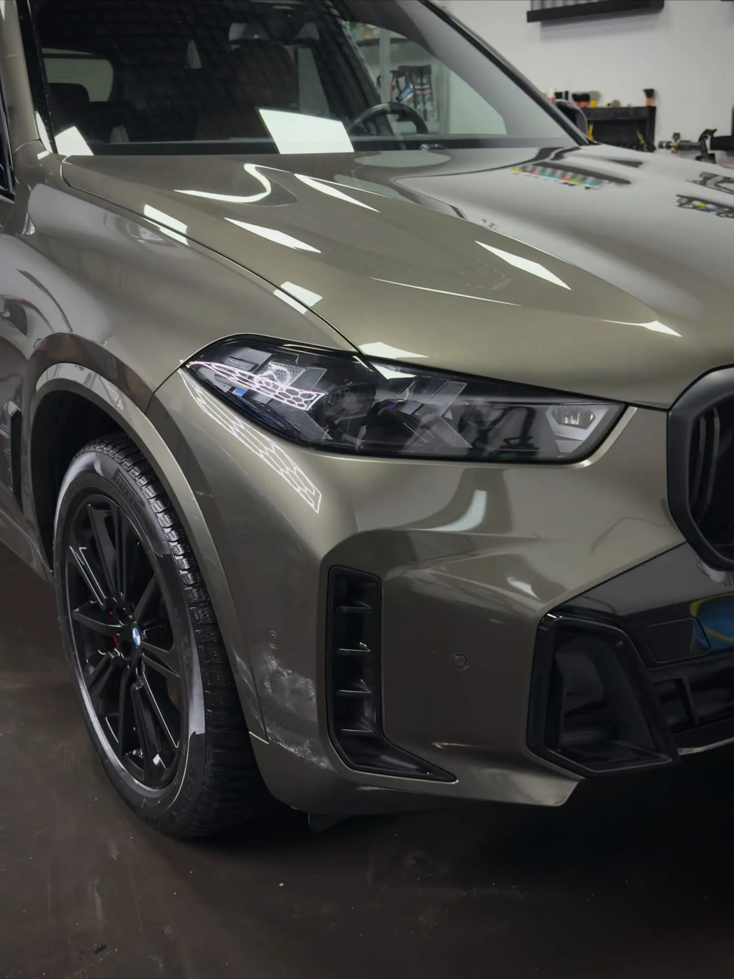 BMW X5, Ujęcie przodu i połysku